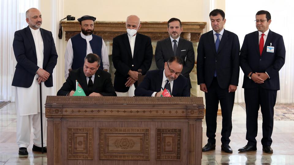 BAYAT ENERGY SIGNS DEAL TO IMPORT POWER, CONNECT FIBER OPTICS FOR AFGHAN GOVERNMENT